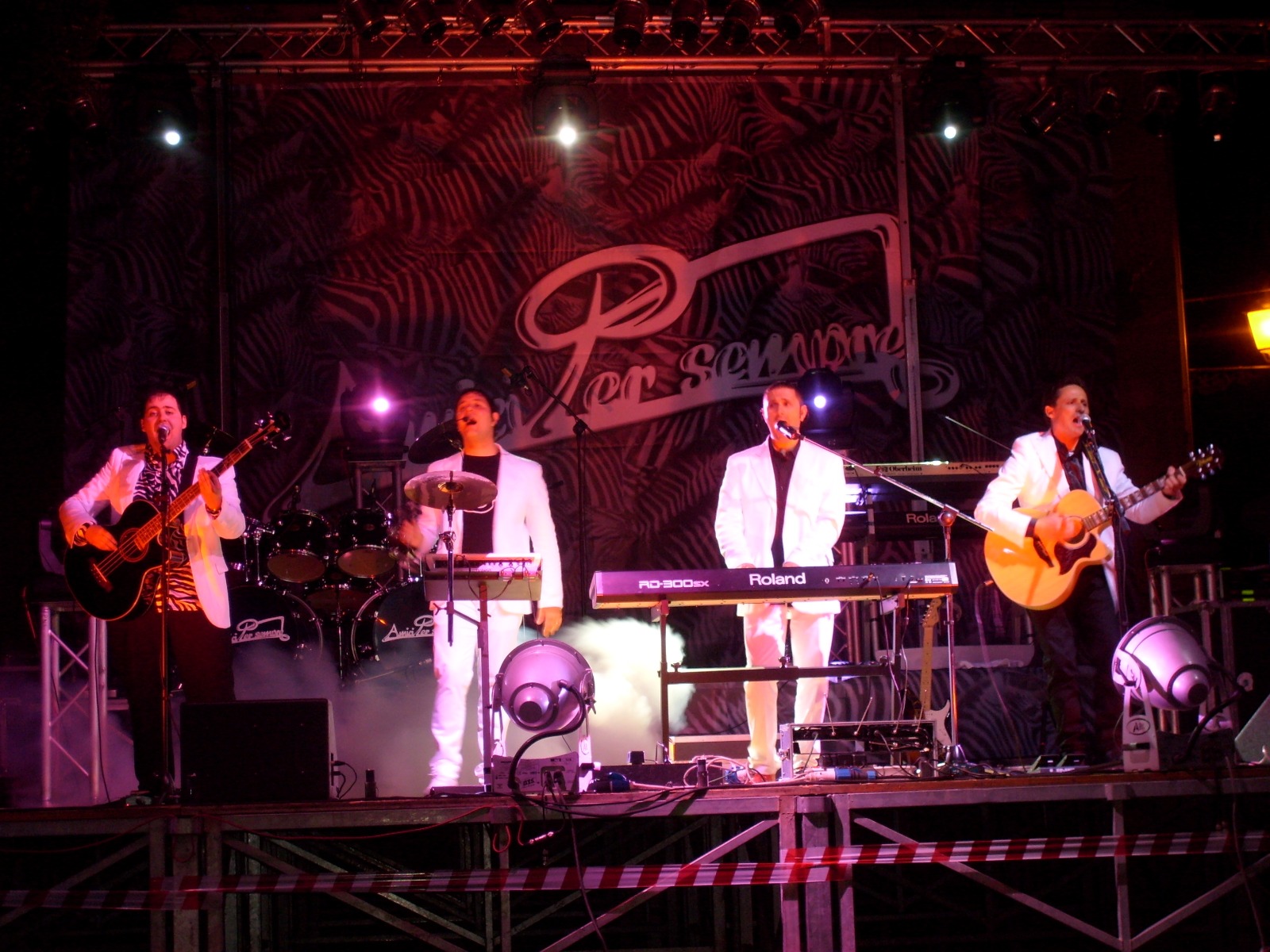 Scenografia zebrata – Amici Per Sempre live Viterbo
